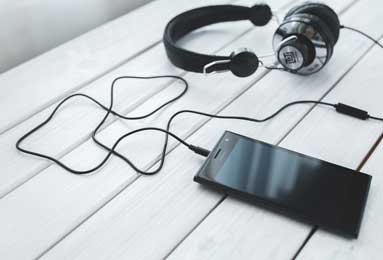 洛杉矶湖人队交易范德比尔特，押注运动天赋升级锋线