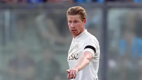 中国国家队新帅范·巴斯滕领衔，携手中超冠军教头备战亚洲杯