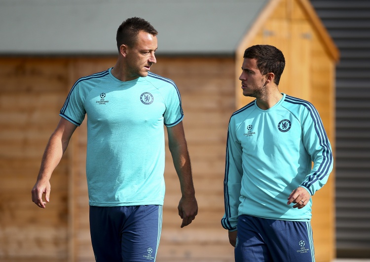 英超豪门对决：意外红牌开场，铁腰远射，争议点球逆转取胜